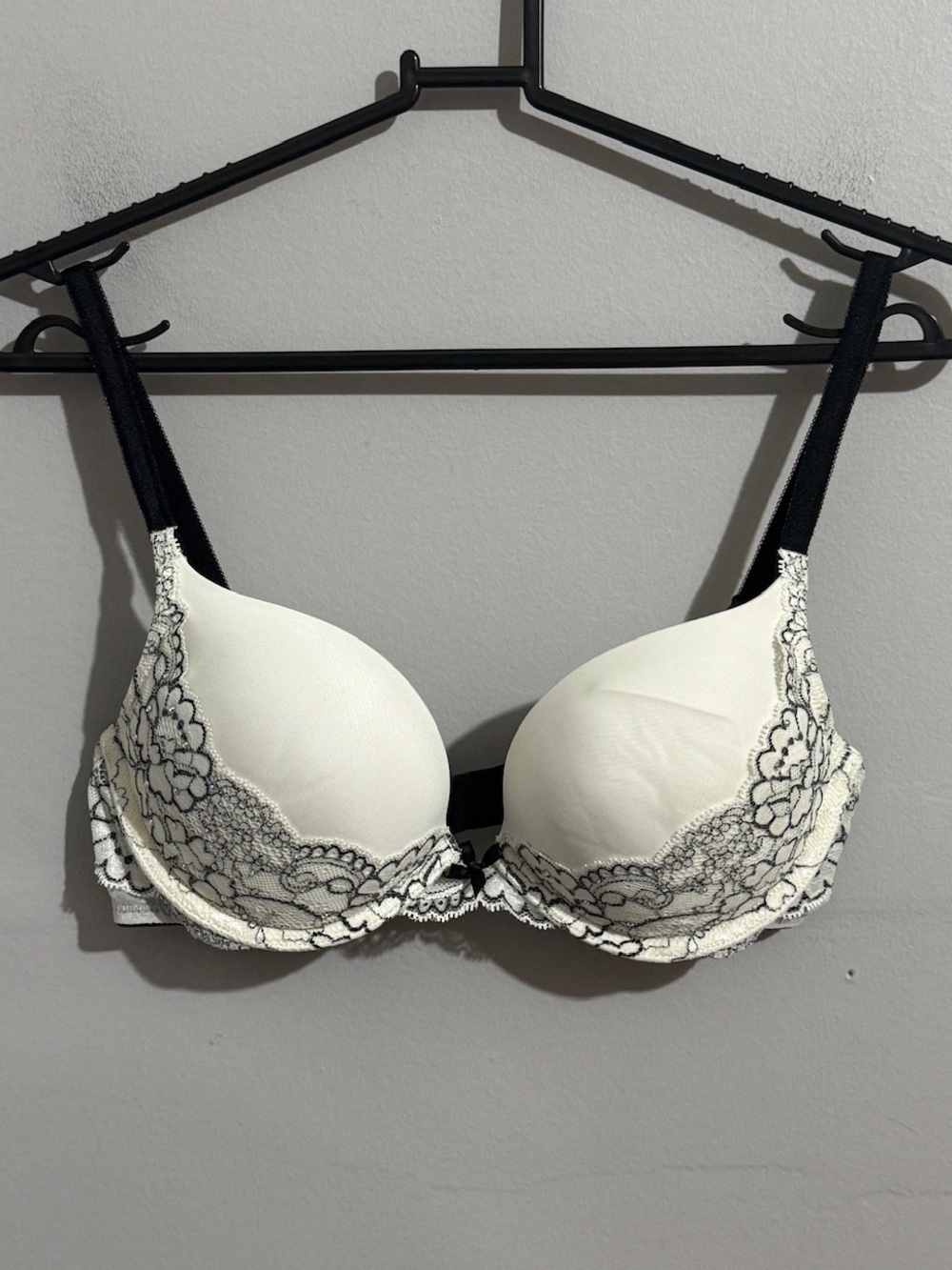 Victorias Secret Dream Angels 34B Bra Plunge Push Up Rhinestone Lace Padded